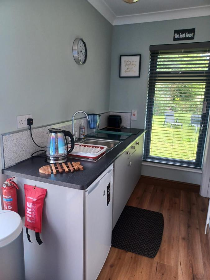 The Boathouse Apartment Cork Bagian luar foto