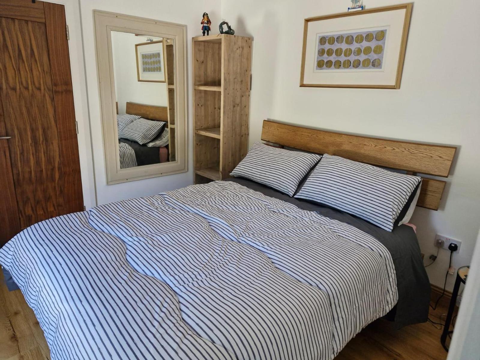 The Boathouse Apartment Cork Bagian luar foto